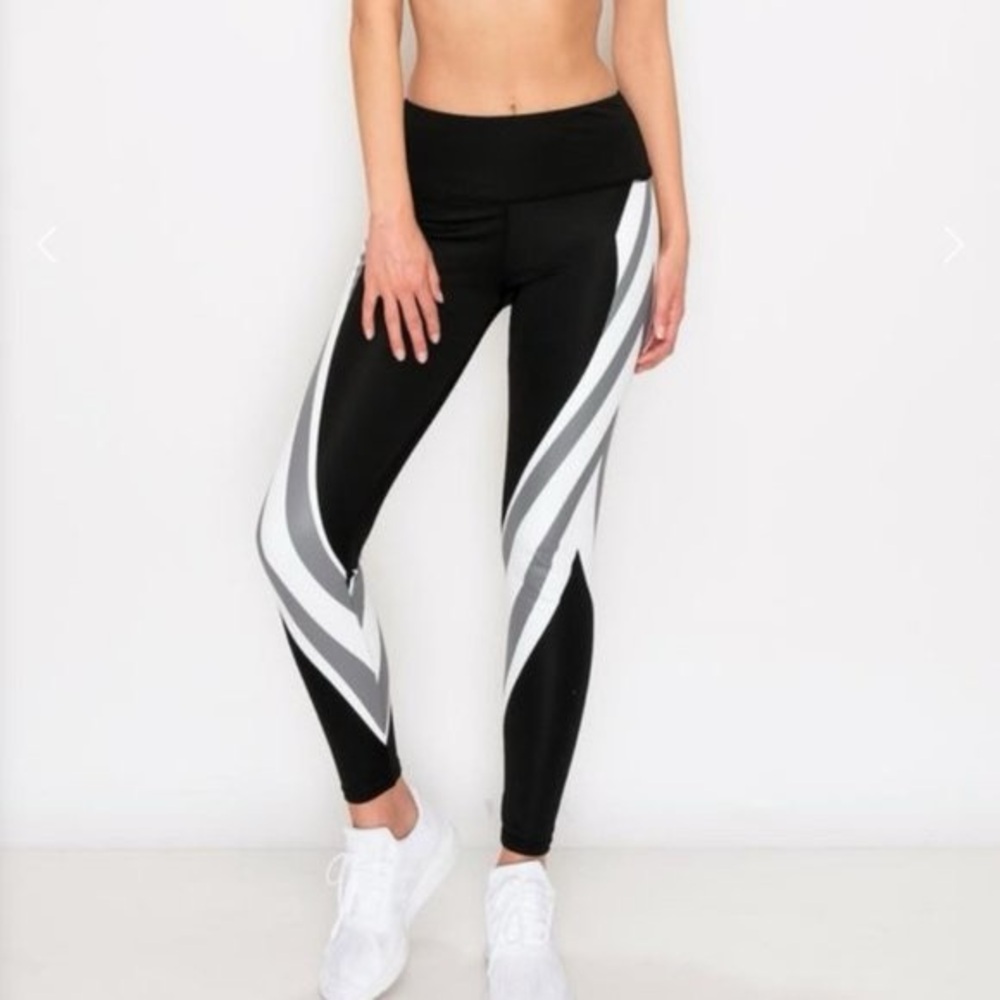 Kimberly C Chevron Striped Leggings SIZE S